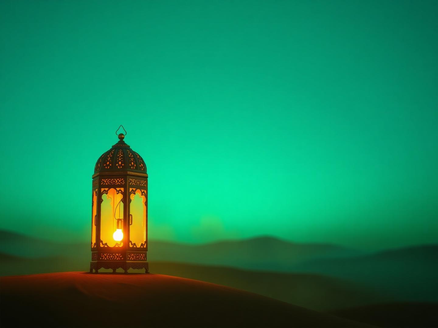 Lanterne dorée illuminée à l'aube au-dessus d'un horizon désertique